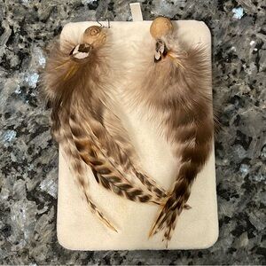 Brown 6” feather earrings dangle on kidney earwires NWOT
